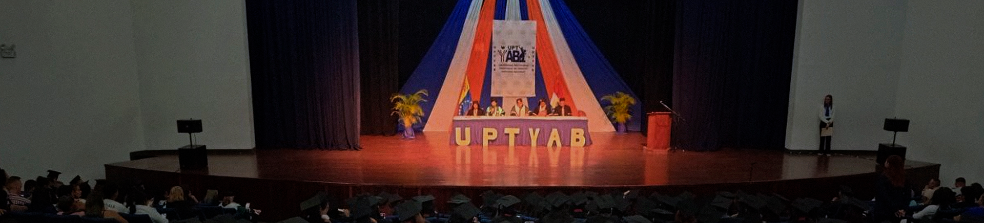 Auditorio UPTYAB Acto de Grado